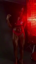 Imagem da acompanhante Yris Queiroz